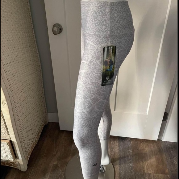 Inner Fire Crops - Picture 5 of 6